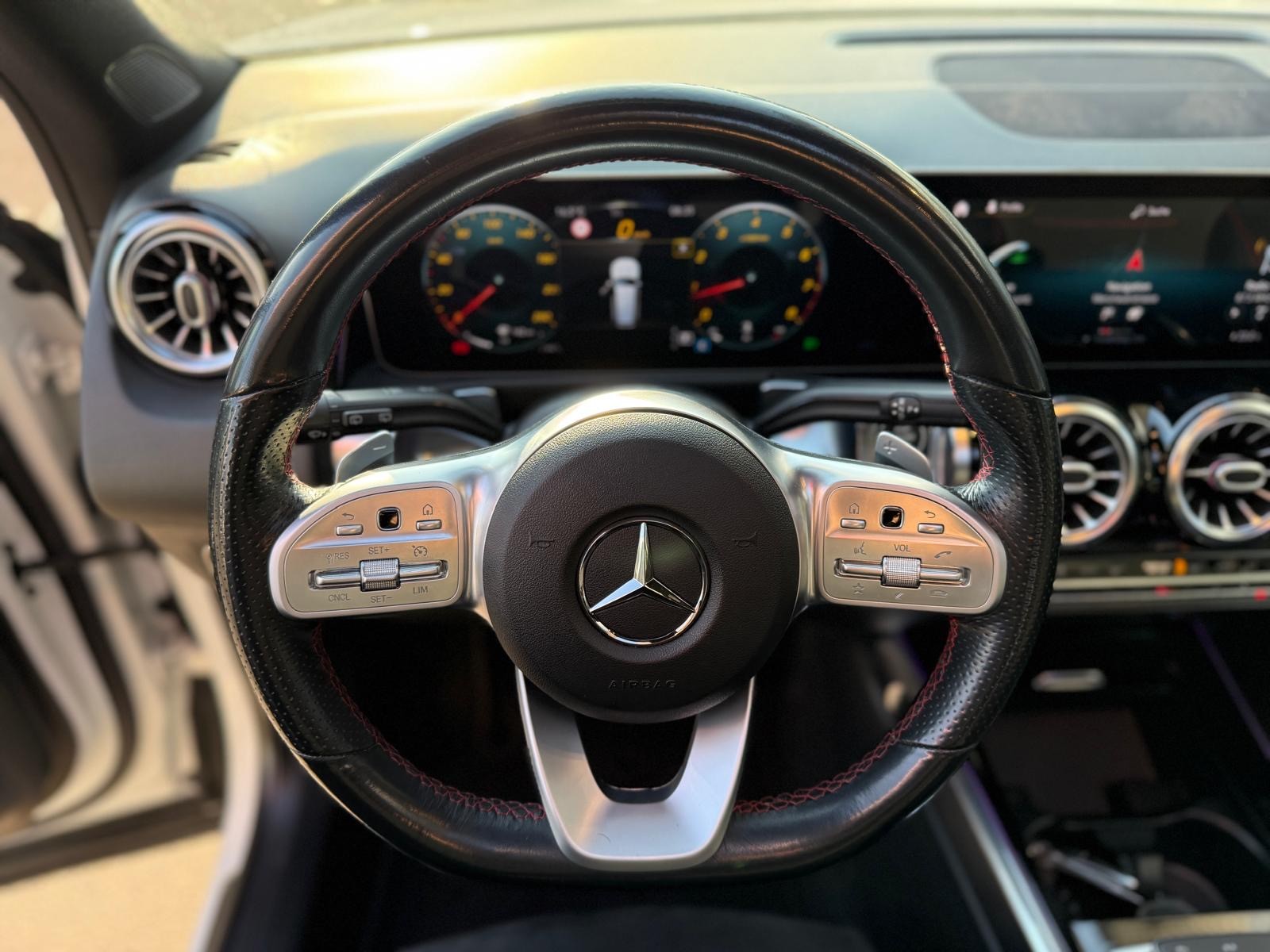 MERCEDES-BENZ GLB 250 4Matic AMG Line 8G-Tronic-image-11
