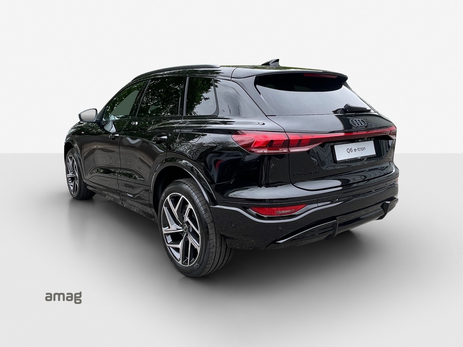 AUDI Q6 e-tron quattro-showroom-element-2