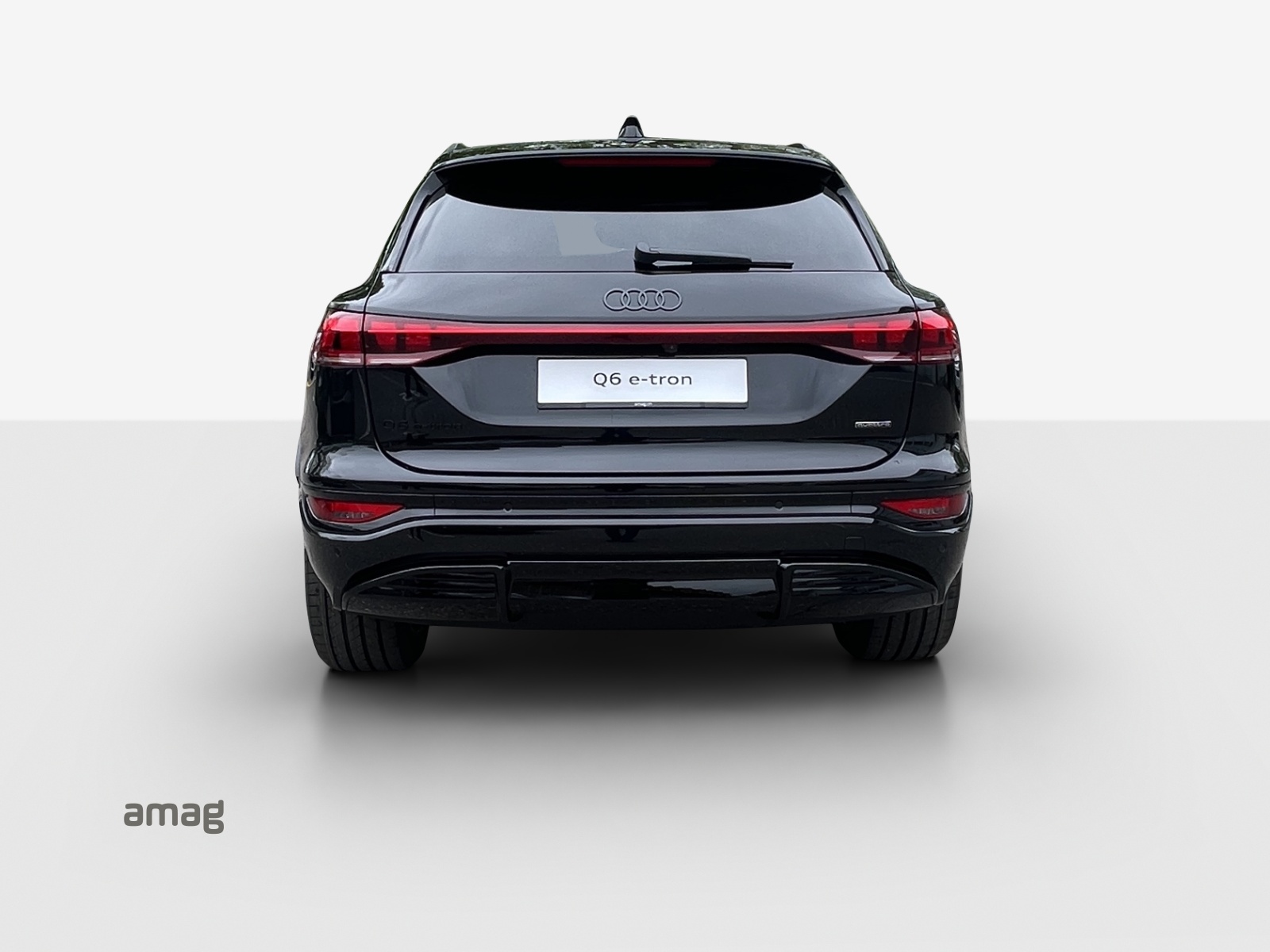 AUDI Q6 e-tron quattro-showroom-element-3