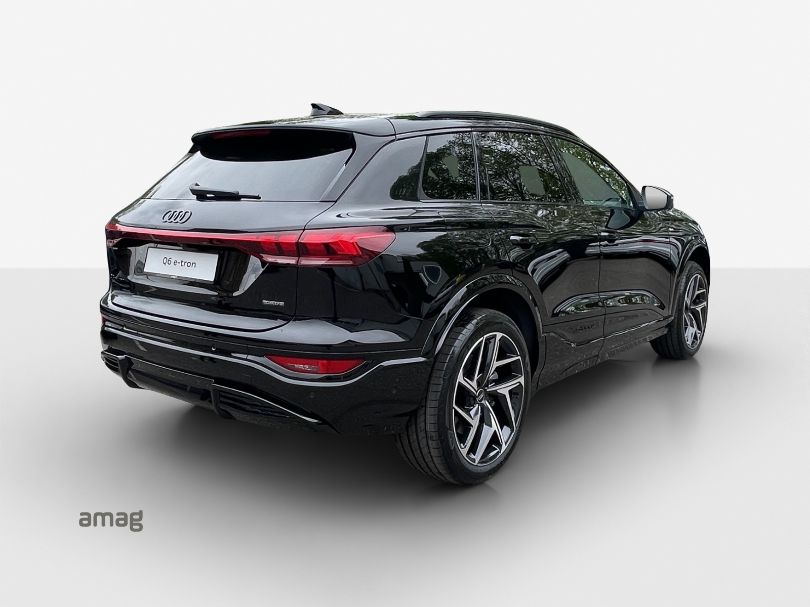 AUDI Q6 e-tron quattro-image-4