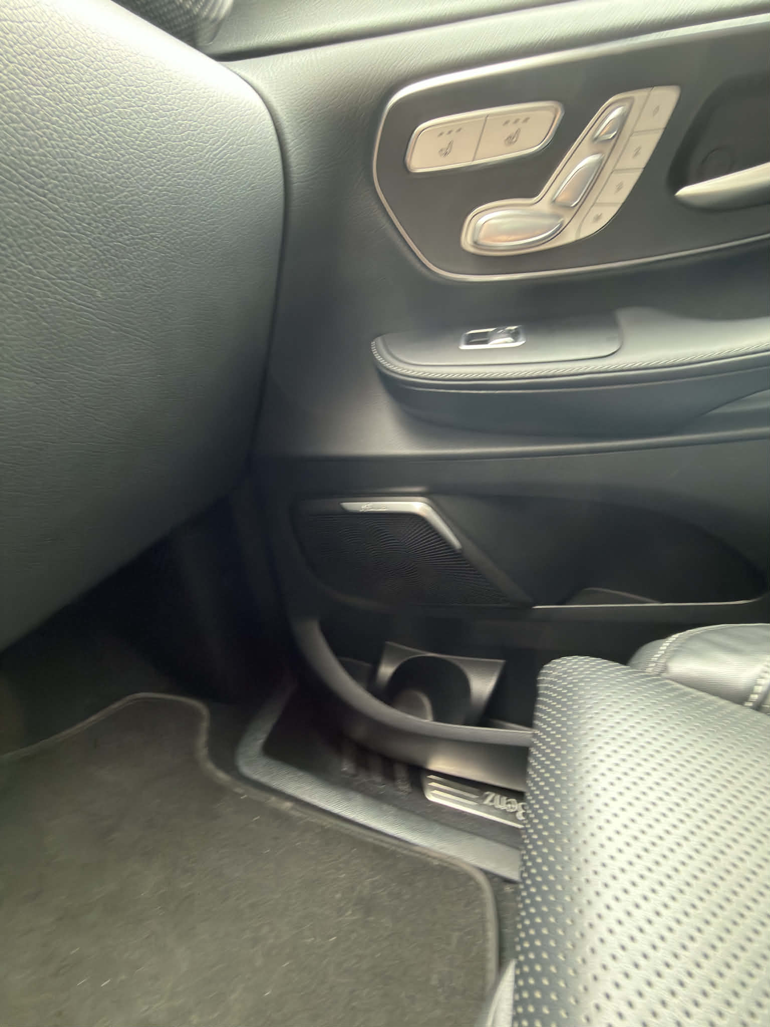 MERCEDES-BENZ V 300 d lang Swiss Edition 4Matic 9G-Tronic-image-8