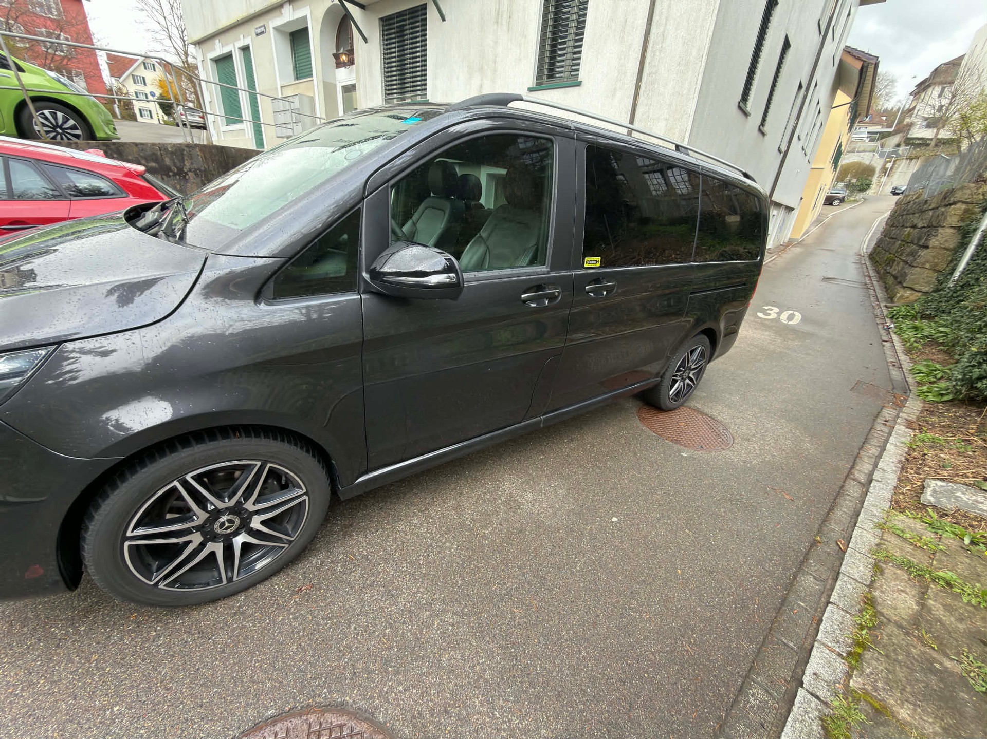 MERCEDES-BENZ V 300 d lang Swiss Edition 4Matic 9G-Tronic-image-3