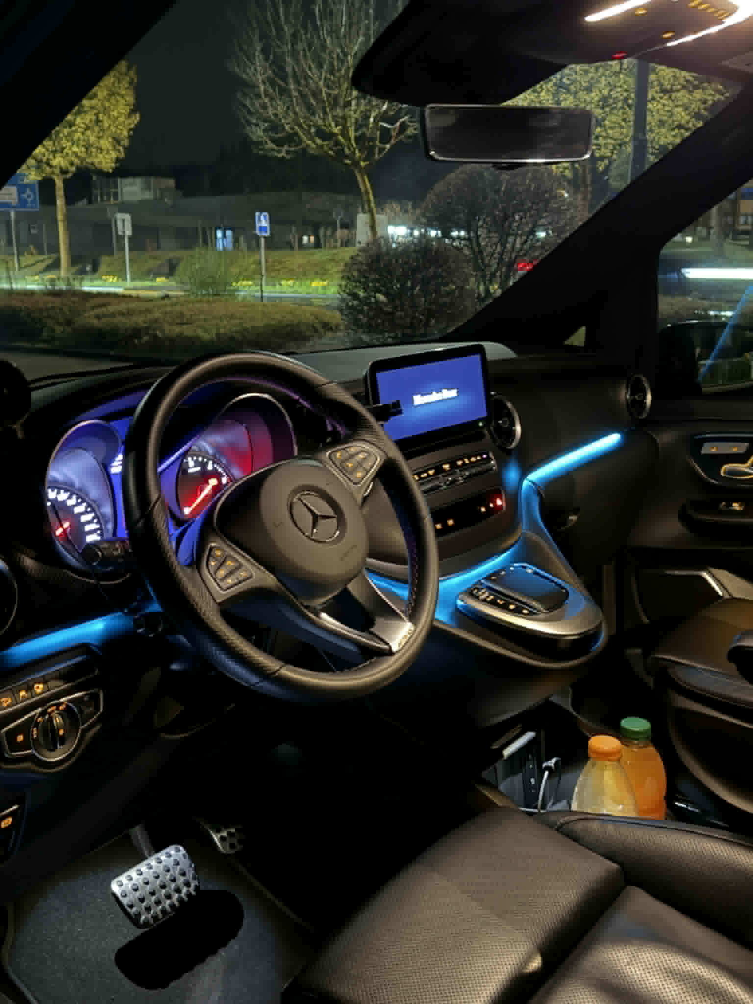 MERCEDES-BENZ V 300 d lang Swiss Edition 4Matic 9G-Tronic-image-5