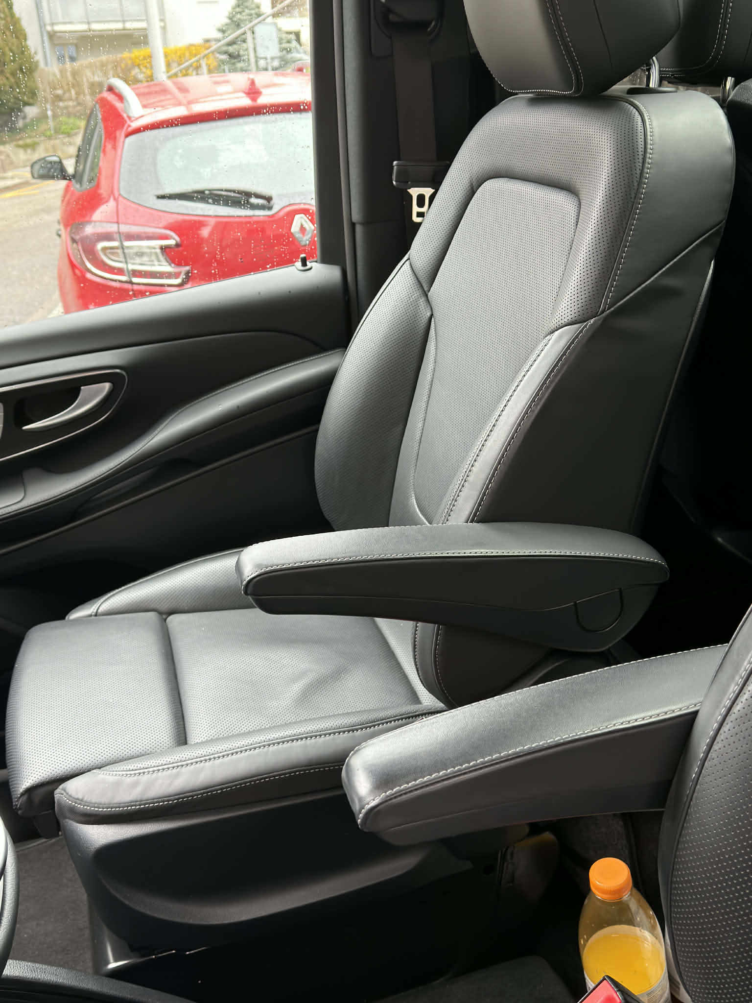 MERCEDES-BENZ V 300 d lang Swiss Edition 4Matic 9G-Tronic-image-16