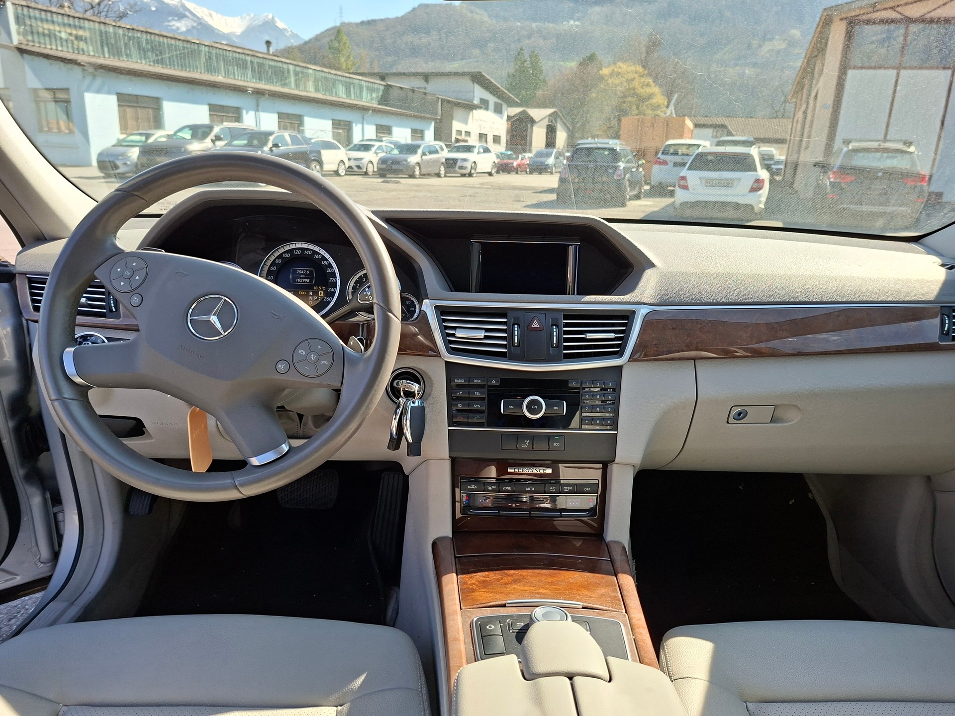 MERCEDES-BENZ E 250 CGI BlueEfficiency Elégance 7G-Tronic-image-8