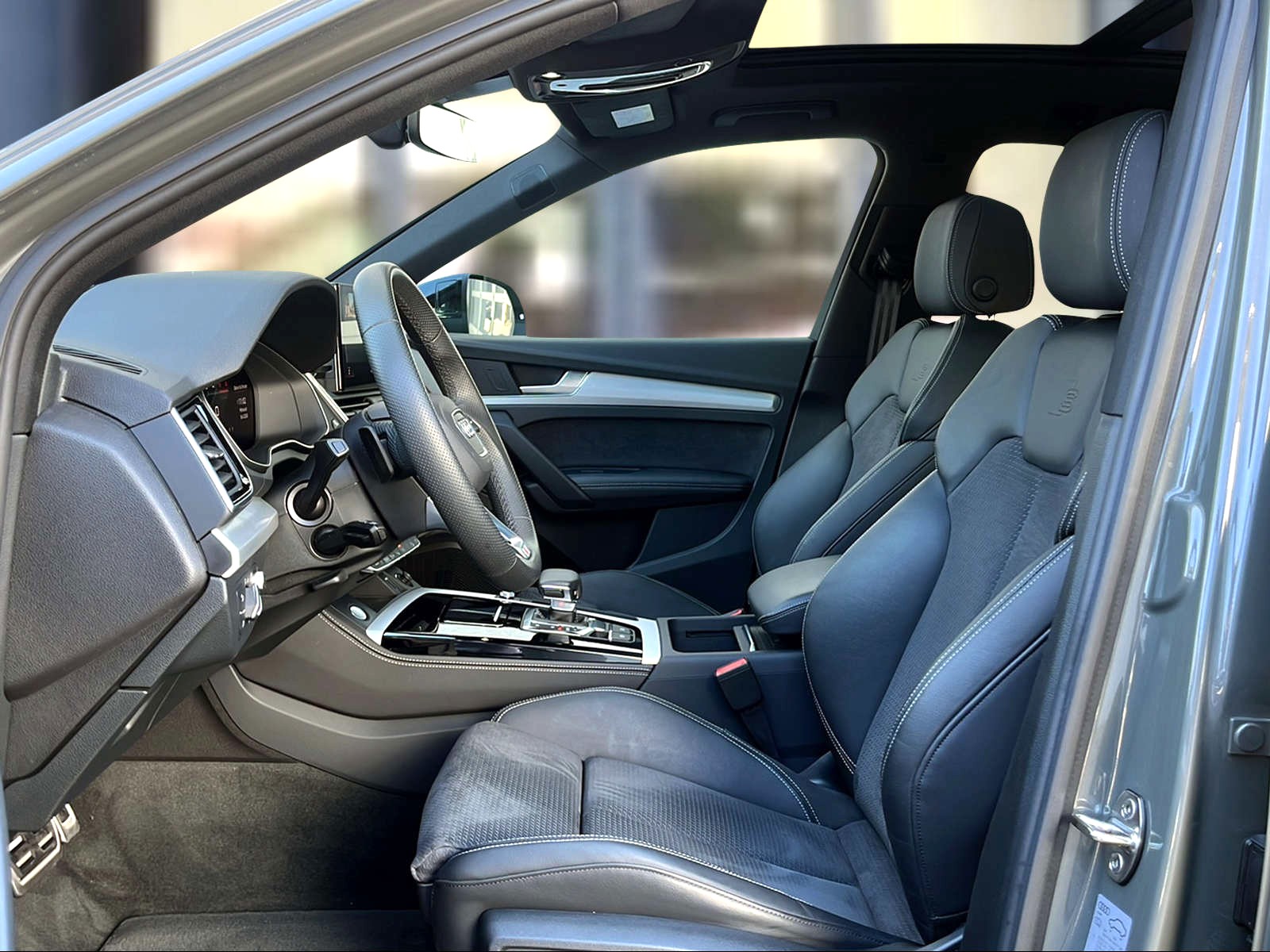 AUDI Q5 40 TDI Black Edition quattro S-tronic Chronosgrau Metallic-image-8