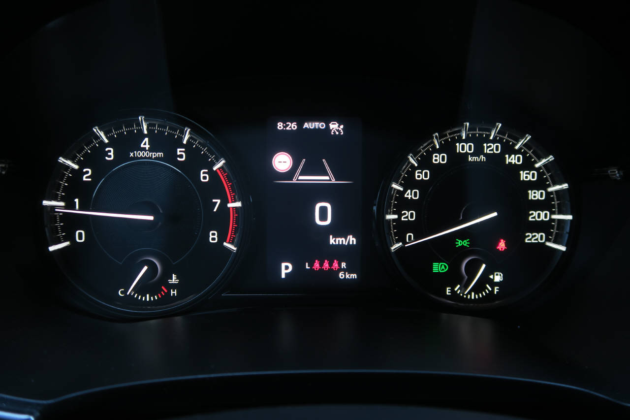 SUZUKI Vitara 1.4 T Sakura Hybrid 4x4-image-6