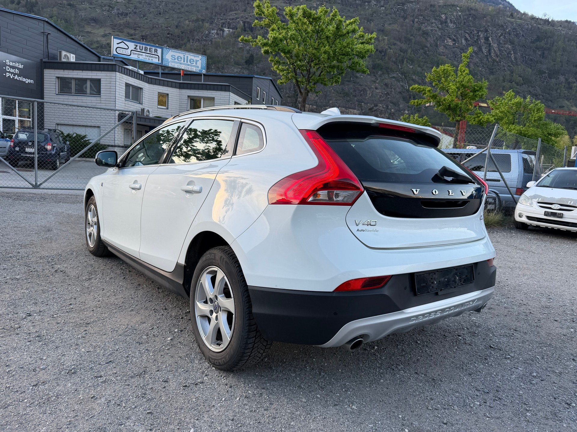 VOLVO V40 Cross Country D4 Summum Geartronic-showroom-element-2