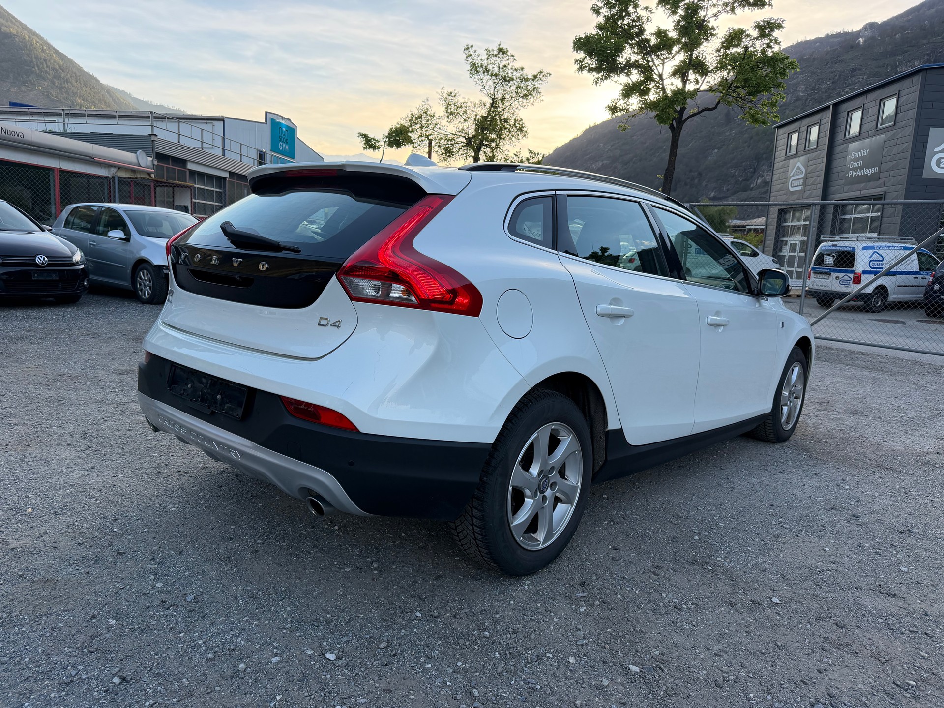 VOLVO V40 Cross Country D4 Summum Geartronic-image-5