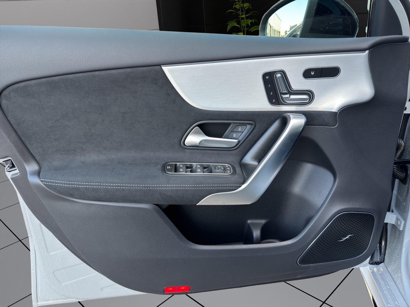 MERCEDES-BENZ A 250 4Matic 8G-DCT-image-5