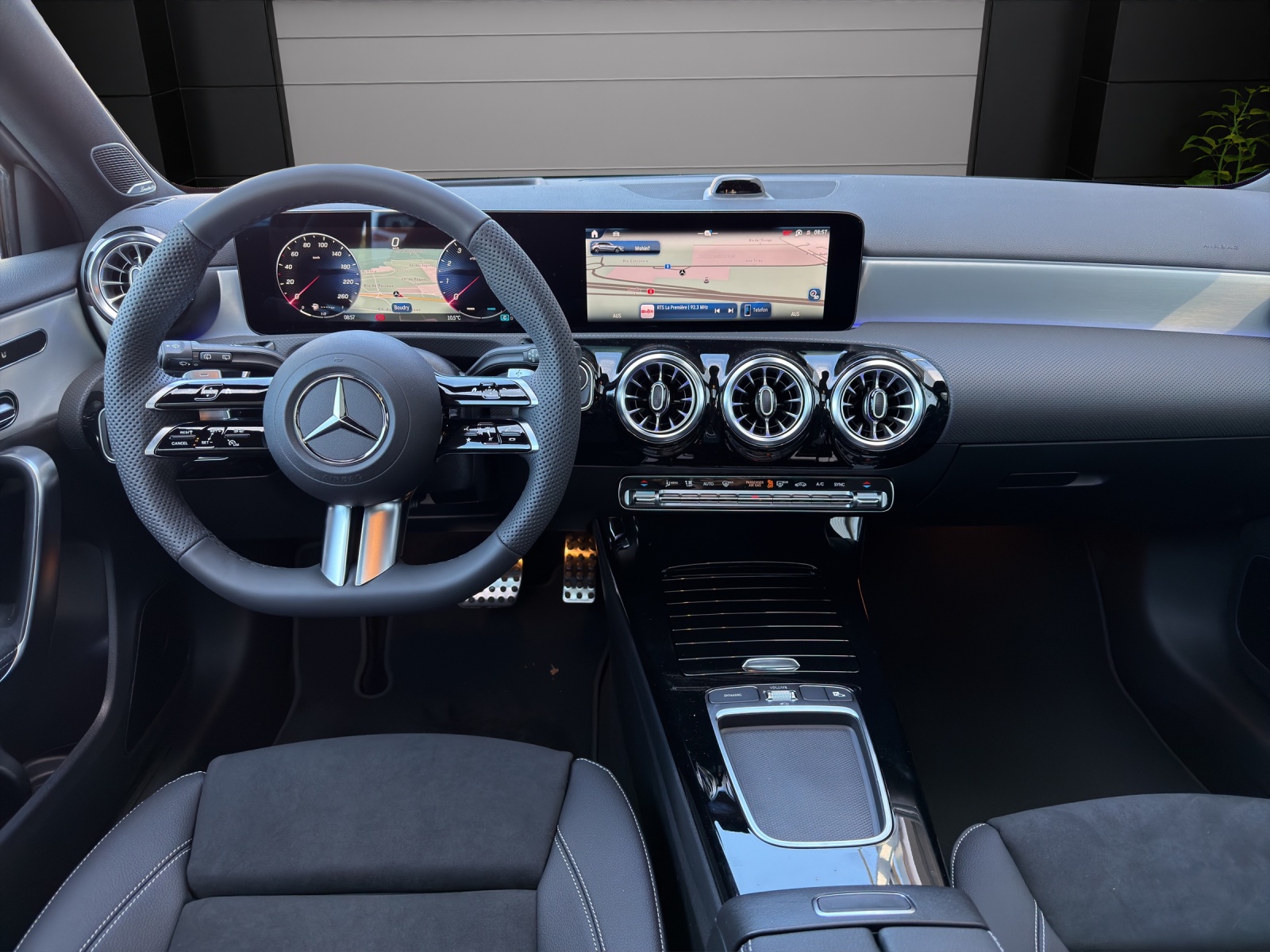 MERCEDES-BENZ A 250 4Matic 8G-DCT-image-11