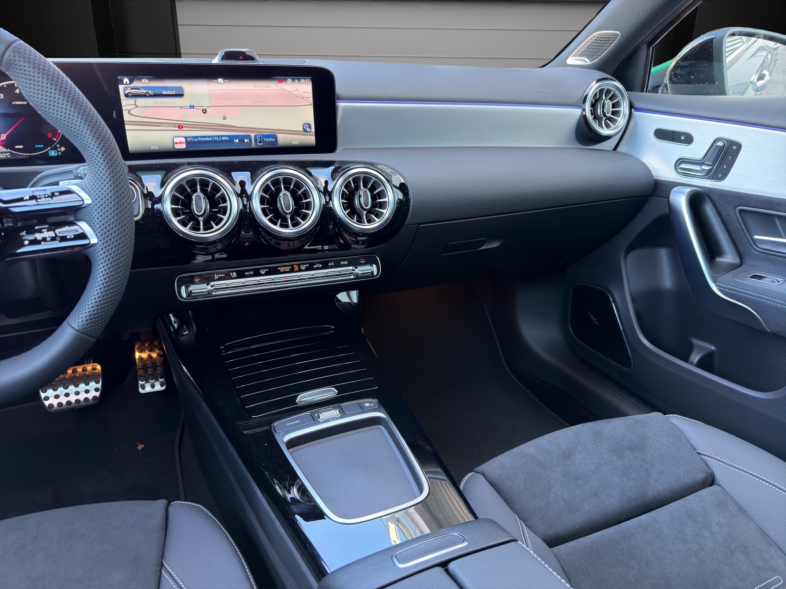 MERCEDES-BENZ A 250 4Matic 8G-DCT-image-14