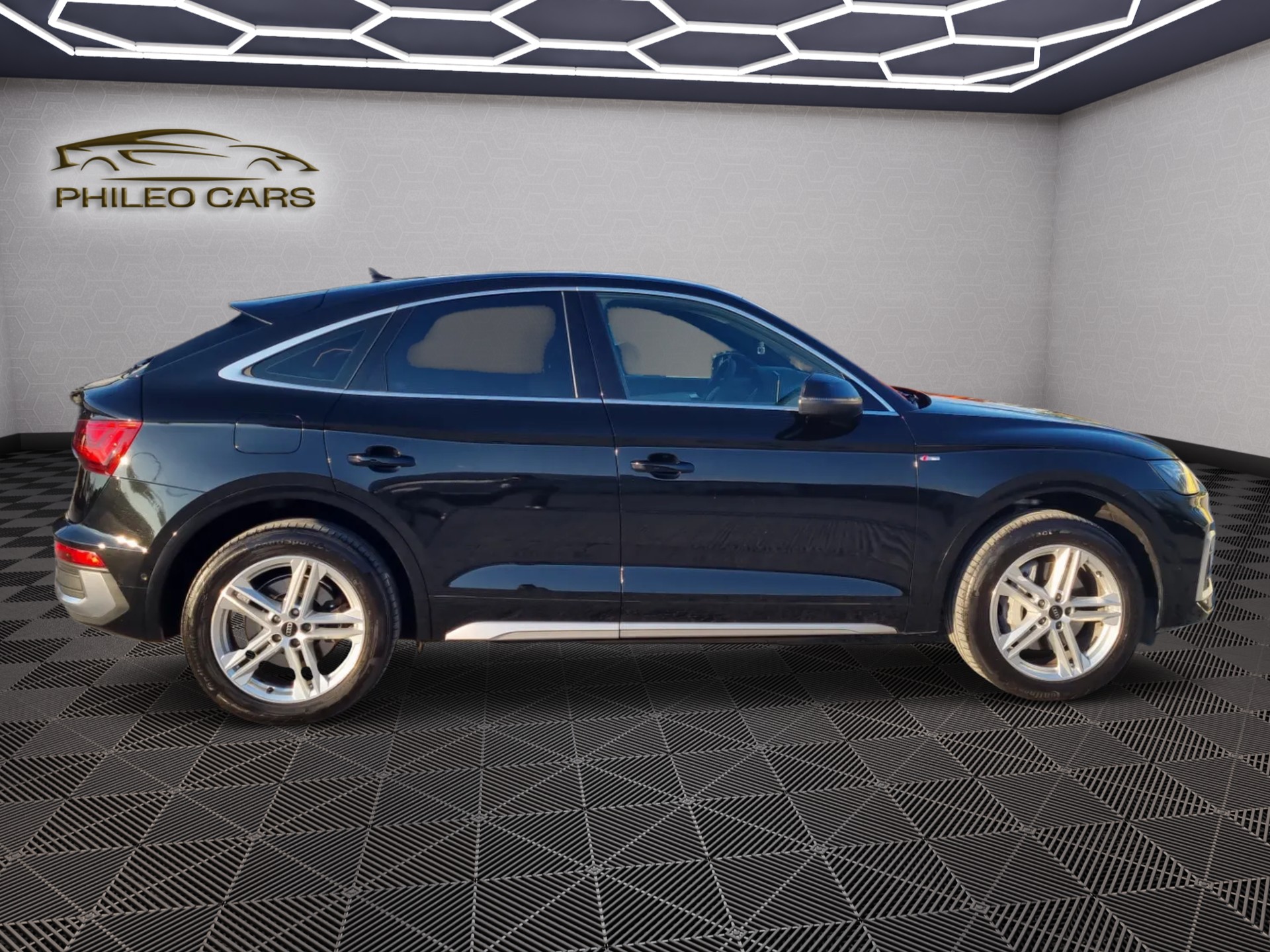 AUDI Q5 Sportback 50 TFSI e PHEV S line quattro S-tronic-image-4