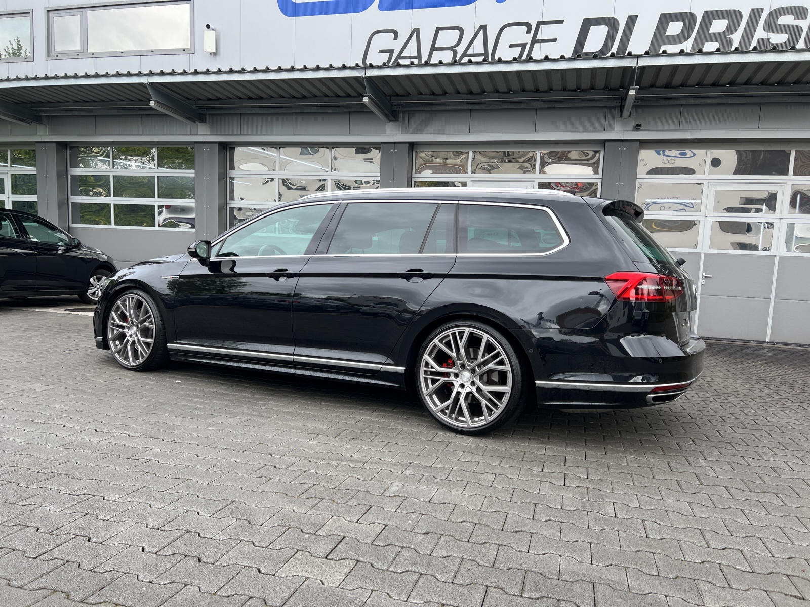 VW Passat Variant 2.0 TSI BMT Highline 4Motion DSG / R-Line-showroom-element-2