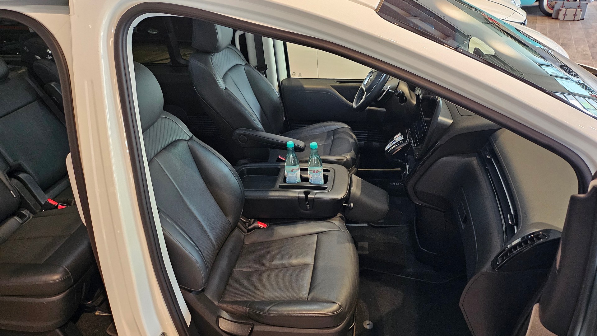 HYUNDAI Staria Wagon 2.2 CRDi Vertex 4WD Voll 9 Plätzer-image-17