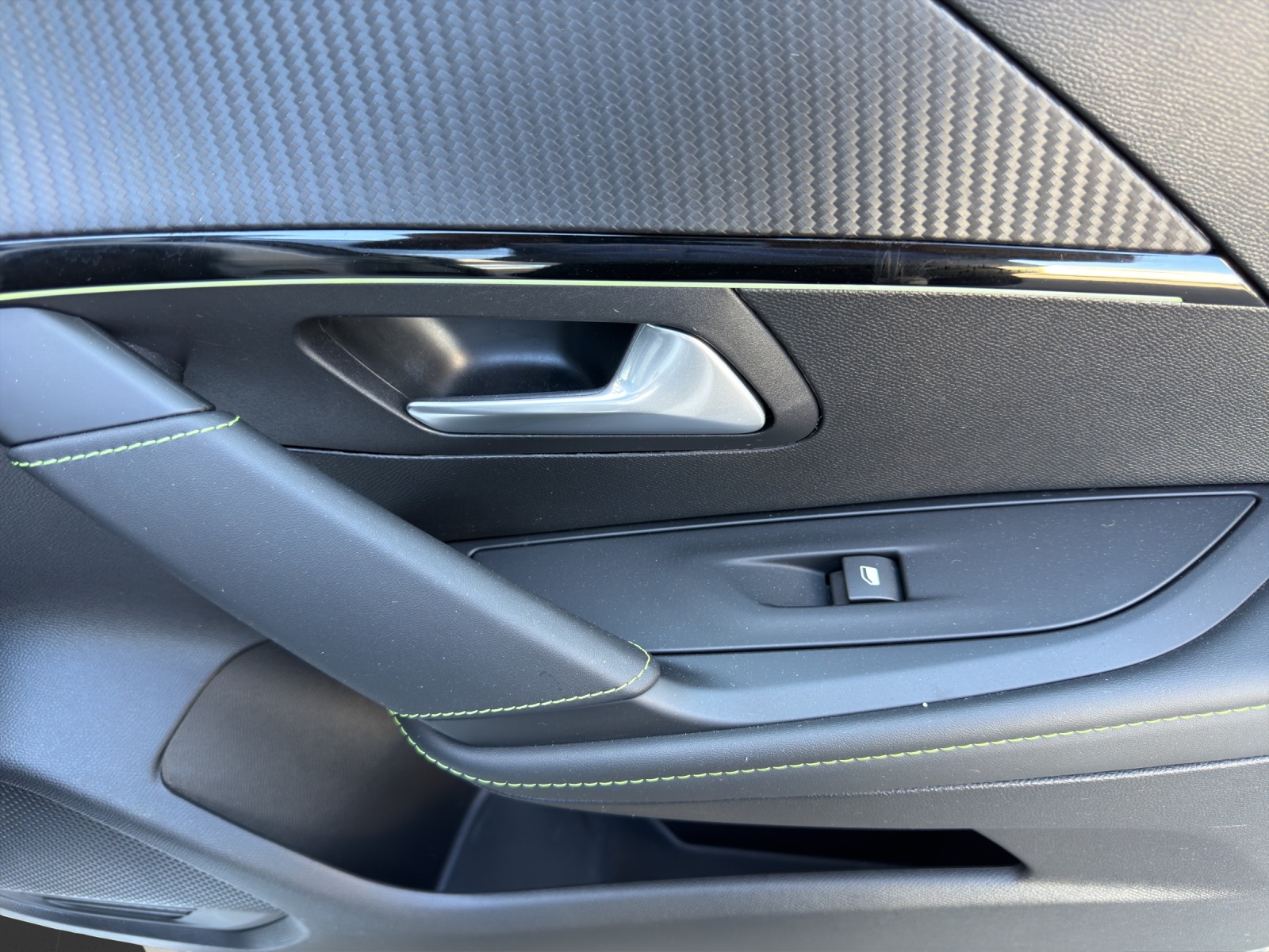 PEUGEOT 208 Elektrik GT-image-16