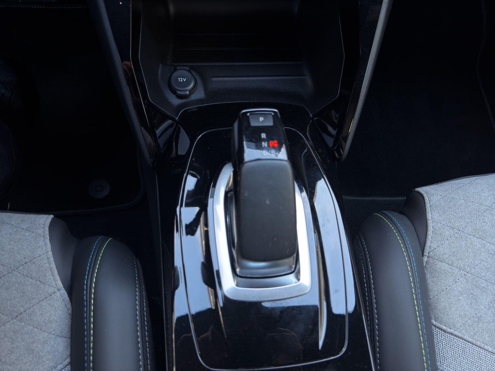 PEUGEOT 208 Elektrik GT-image-22
