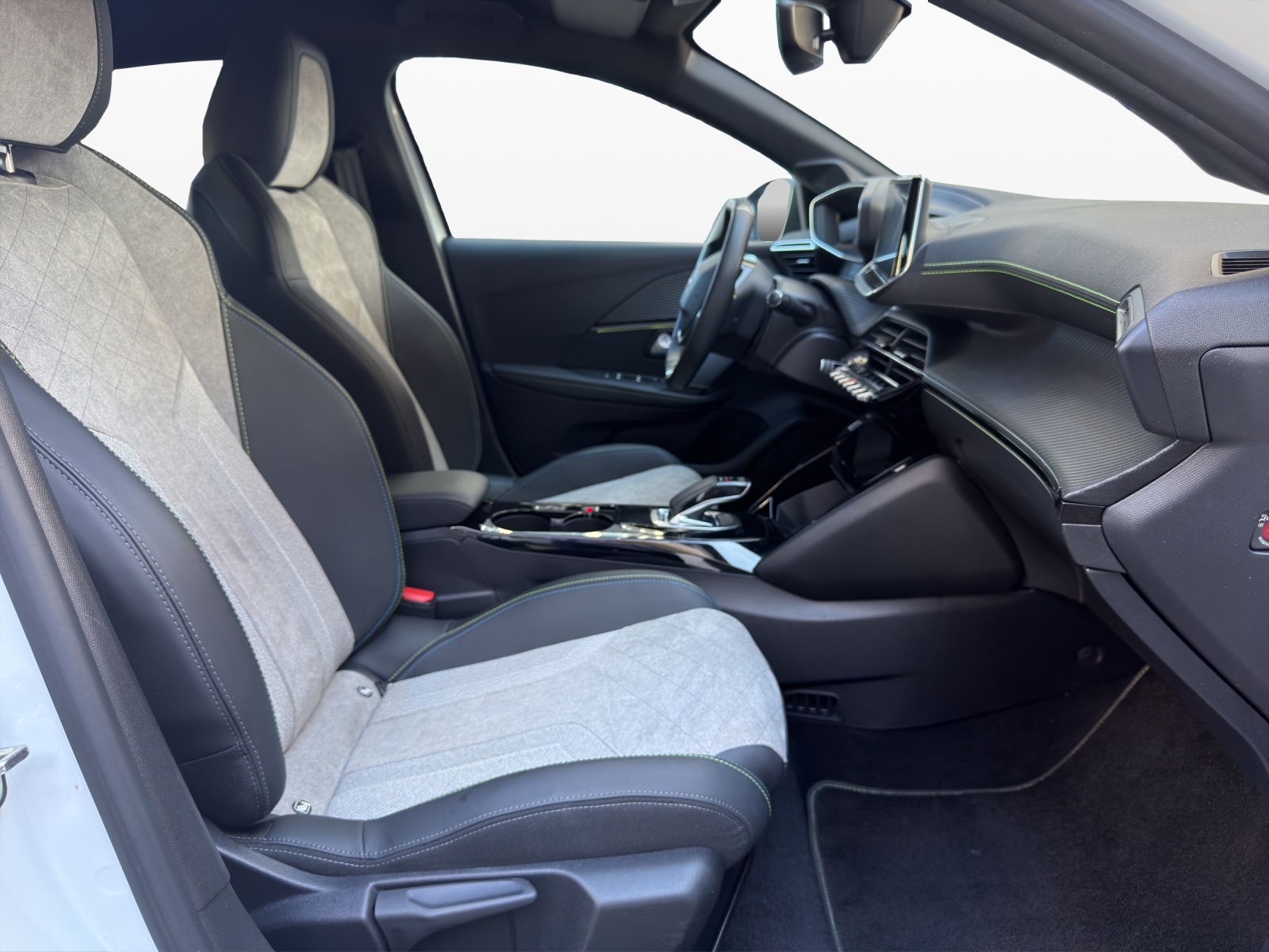 PEUGEOT 208 Elektrik GT-image-14