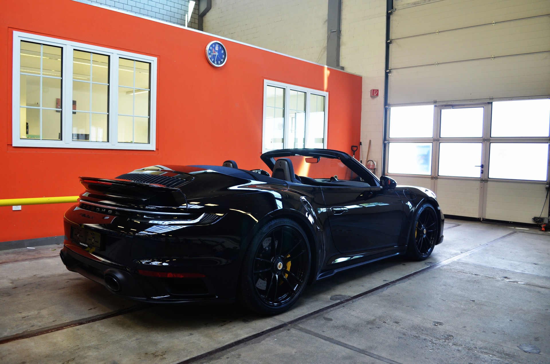 PORSCHE 911 Turbo S Cabriolet PDK-image-4