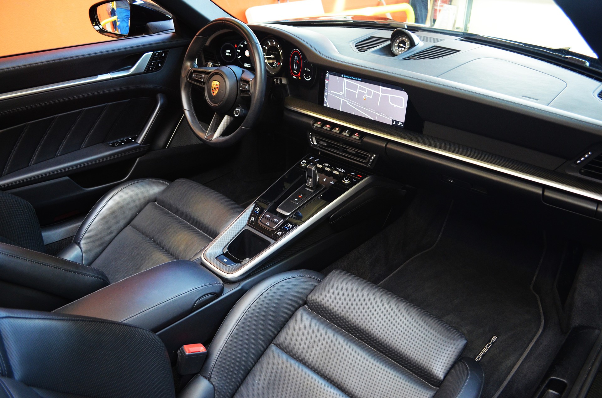 PORSCHE 911 Turbo S Cabriolet PDK-image-8