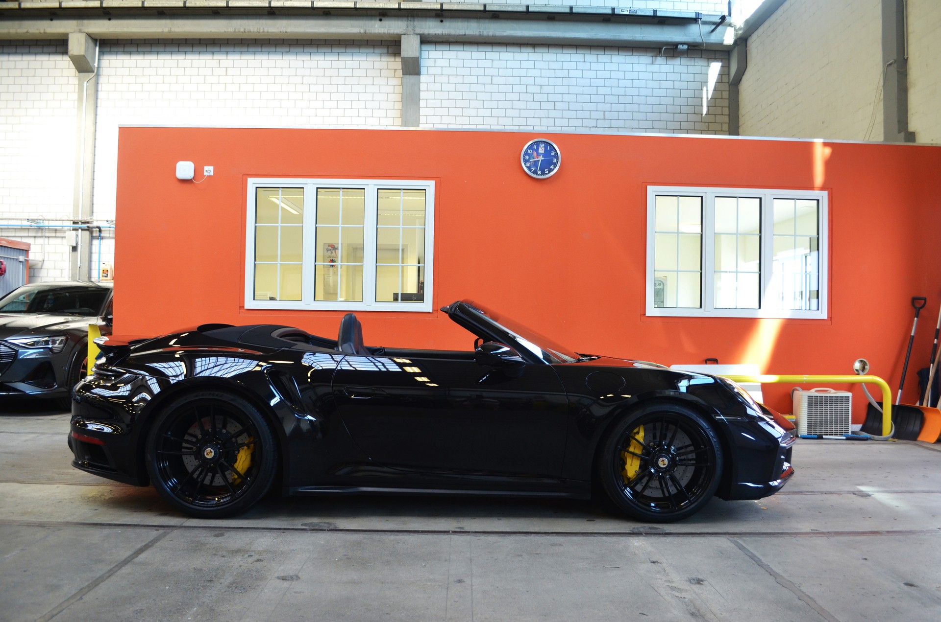 PORSCHE 911 Turbo S Cabriolet PDK-image-3