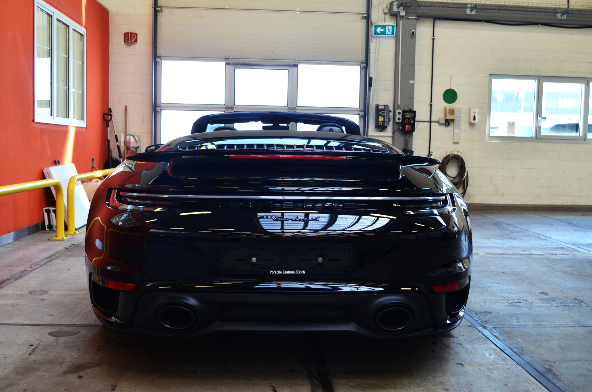 PORSCHE 911 Turbo S Cabriolet PDK-image-5