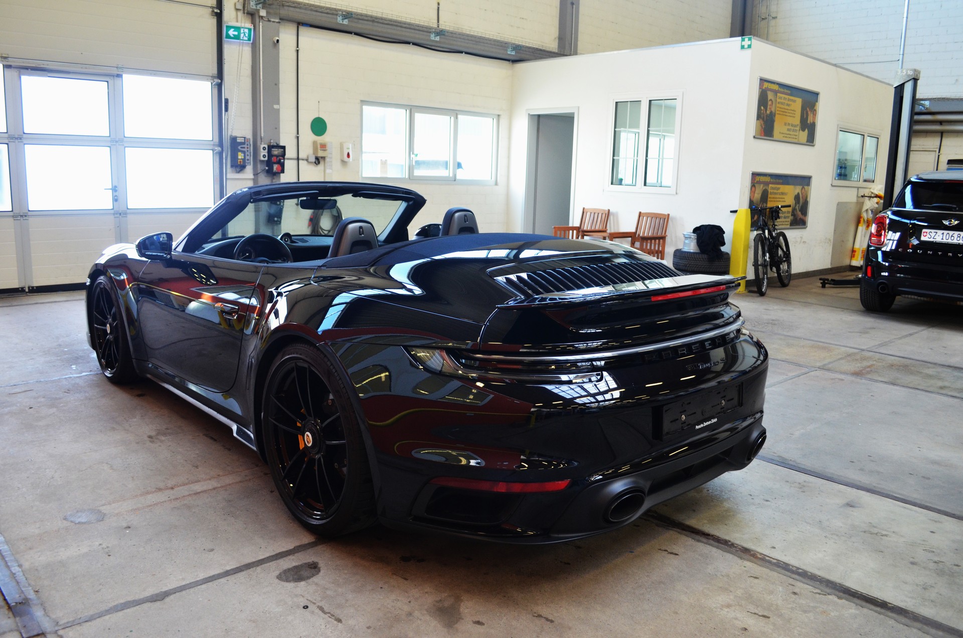PORSCHE 911 Turbo S Cabriolet PDK-image-6