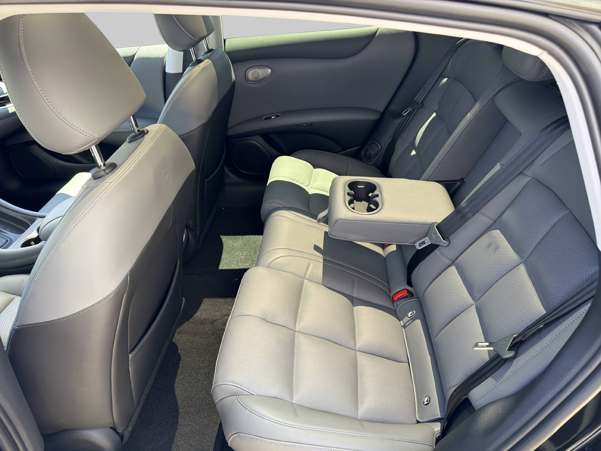 MG IM5 100 kWh Performance 20 4WD-image-8