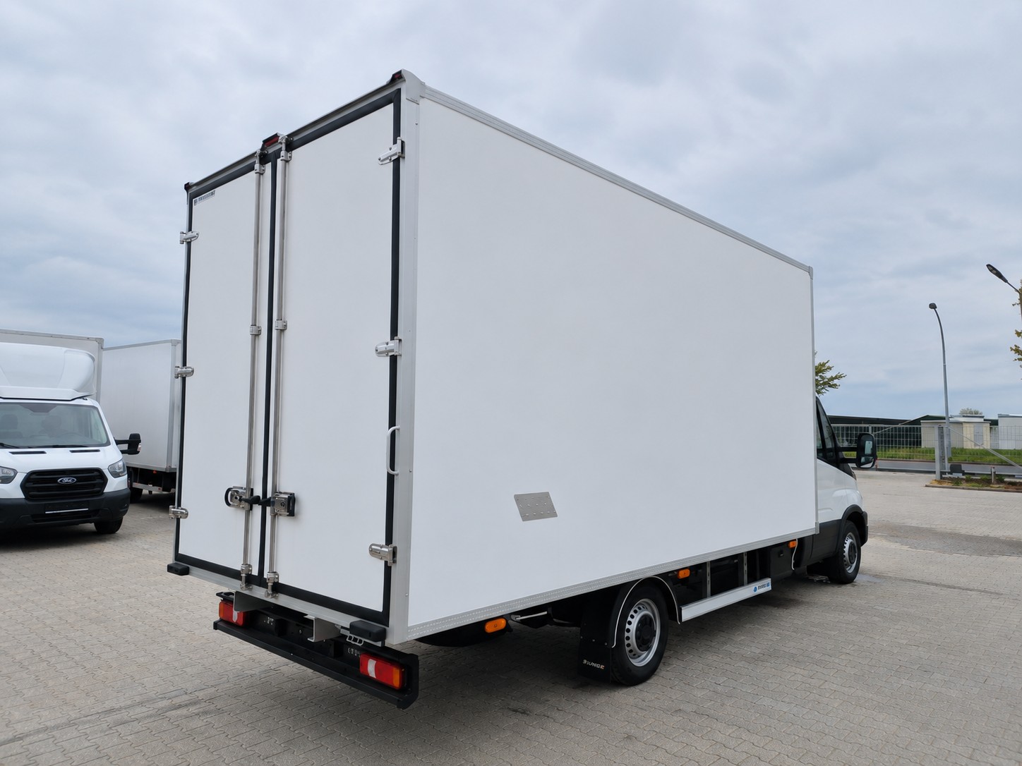 IVECO 35 S 18H 2.4m Hoch-showroom-element-2