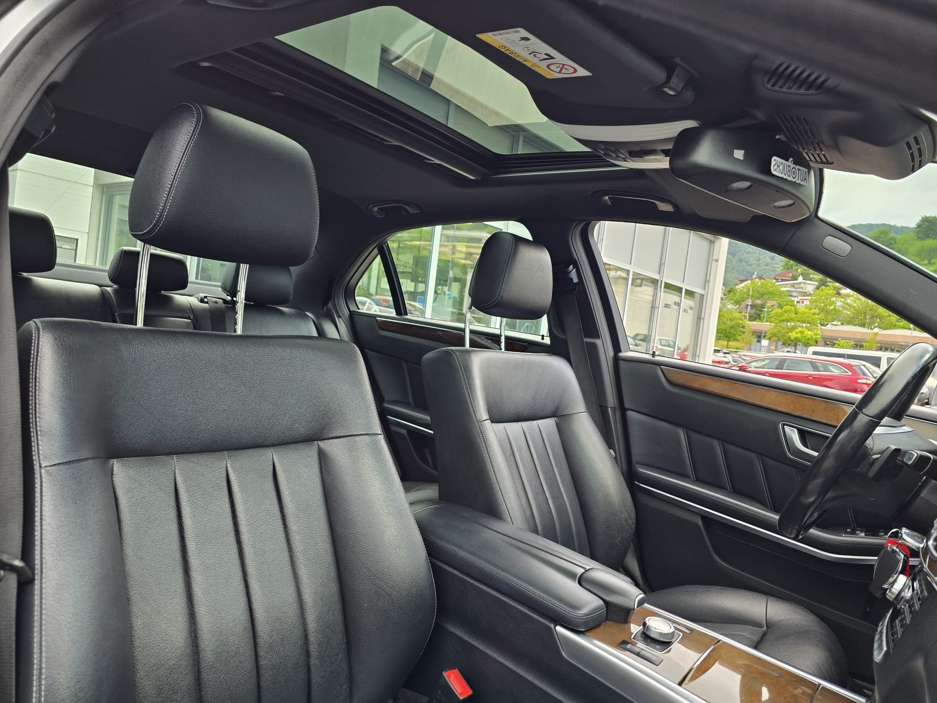 MERCEDES-BENZ E 400 4Matic 7G-Tronic-image-19