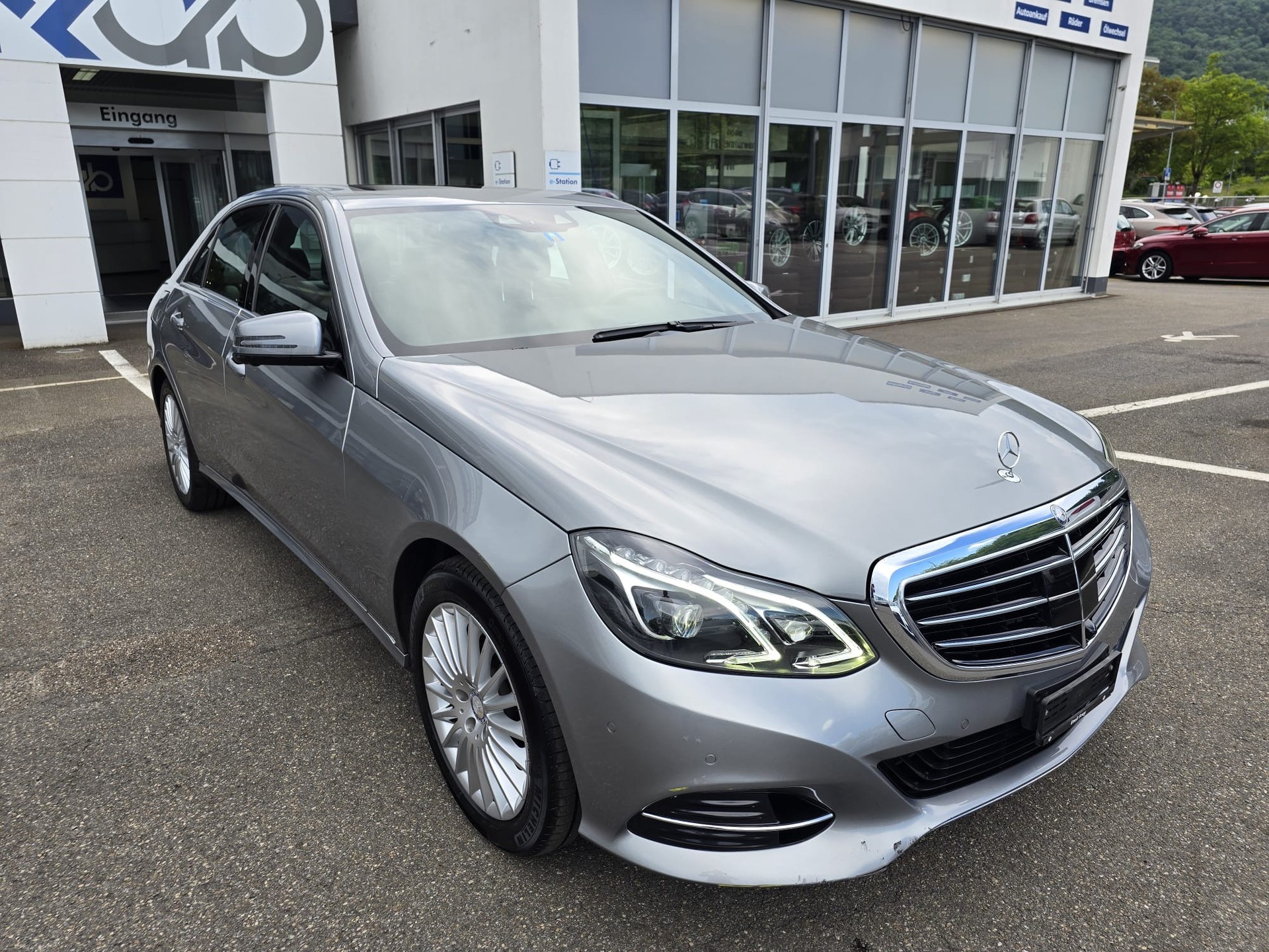 MERCEDES-BENZ E 400 4Matic 7G-Tronic-showroom-element-2