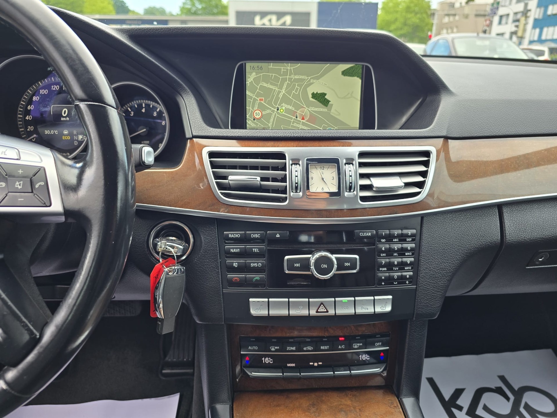 MERCEDES-BENZ E 400 4Matic 7G-Tronic-image-16