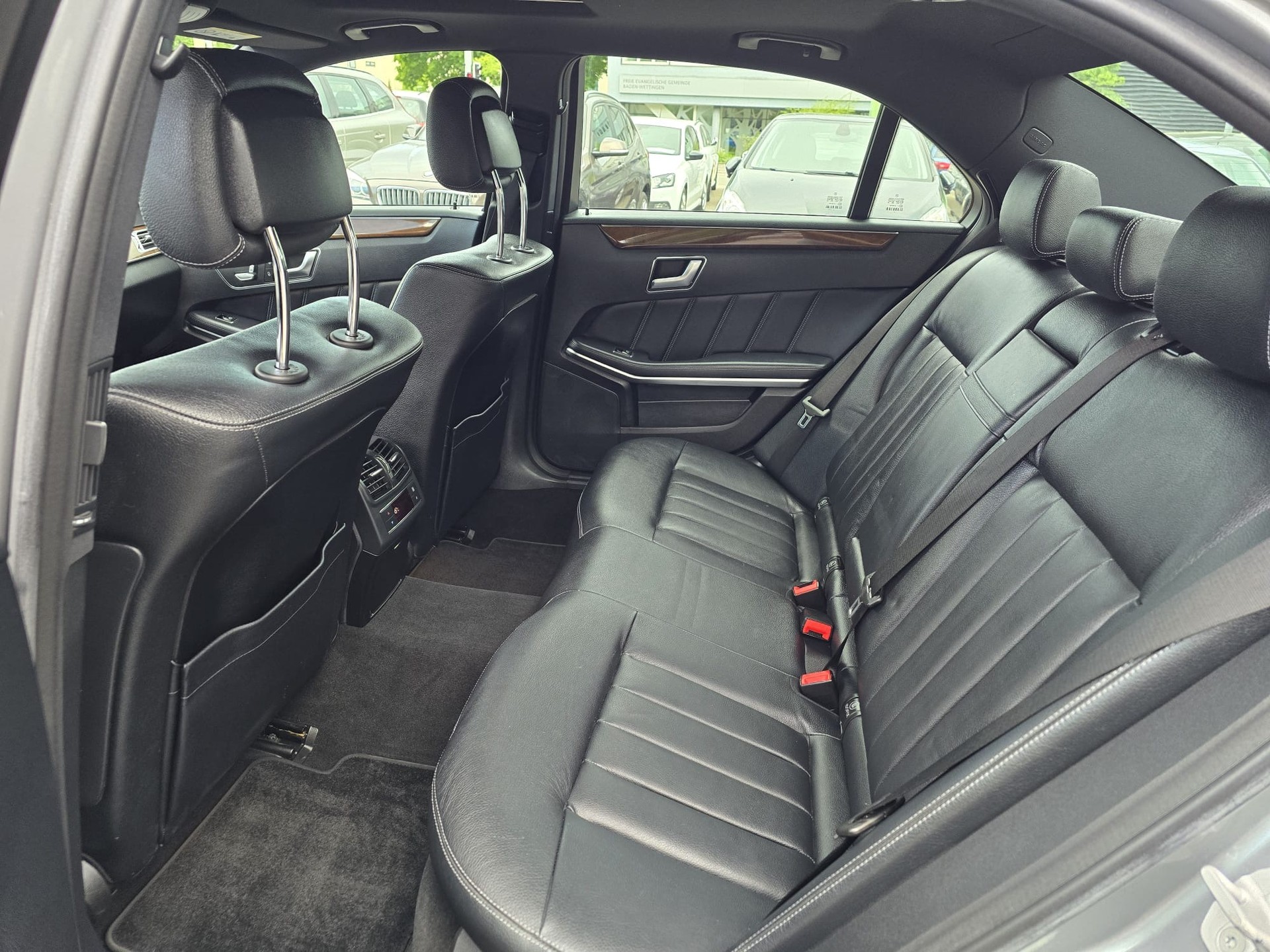 MERCEDES-BENZ E 400 4Matic 7G-Tronic-image-21