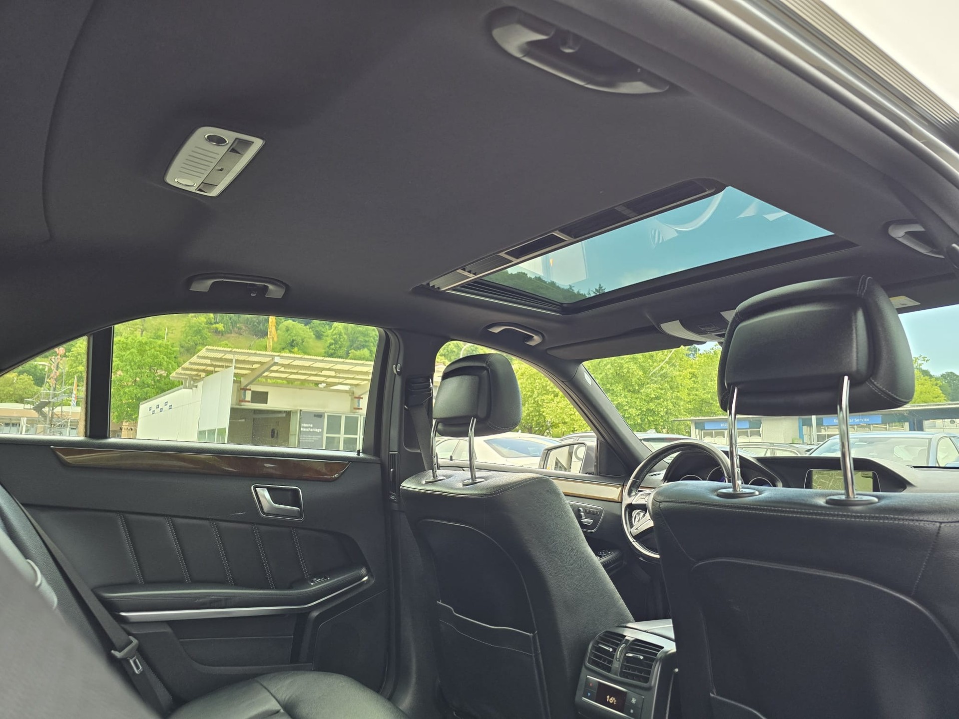 MERCEDES-BENZ E 400 4Matic 7G-Tronic-image-23