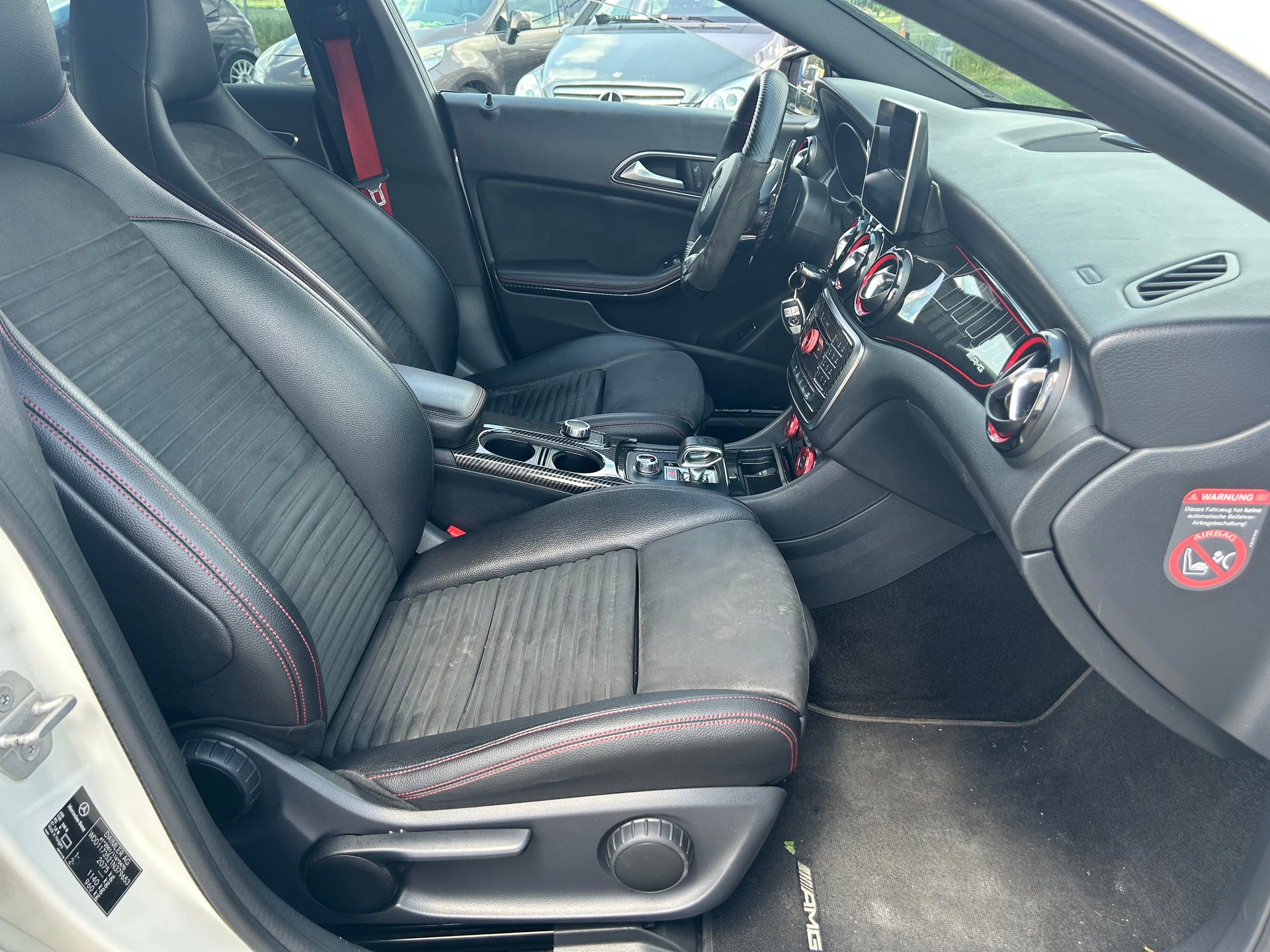 MERCEDES-BENZ CLA 45 AMG 4Matic Speedshift-image-10
