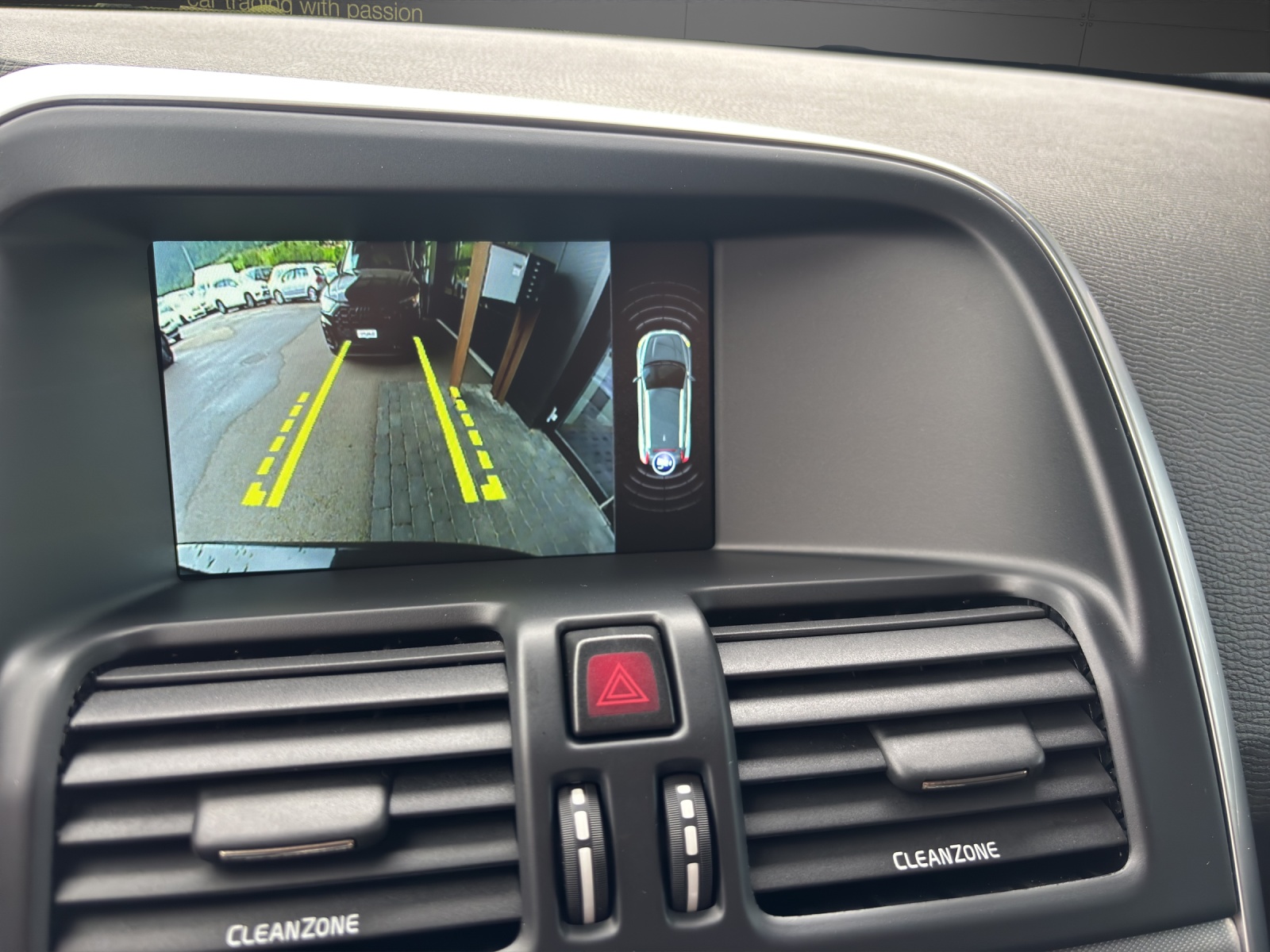 VOLVO XC60 T5 AWD Momentum Geartronic-image-5