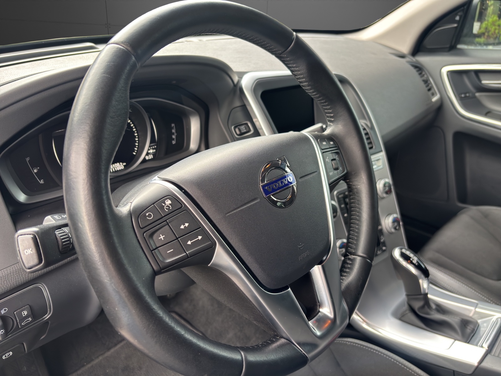 VOLVO XC60 T5 AWD Momentum Geartronic-showroom-element-3