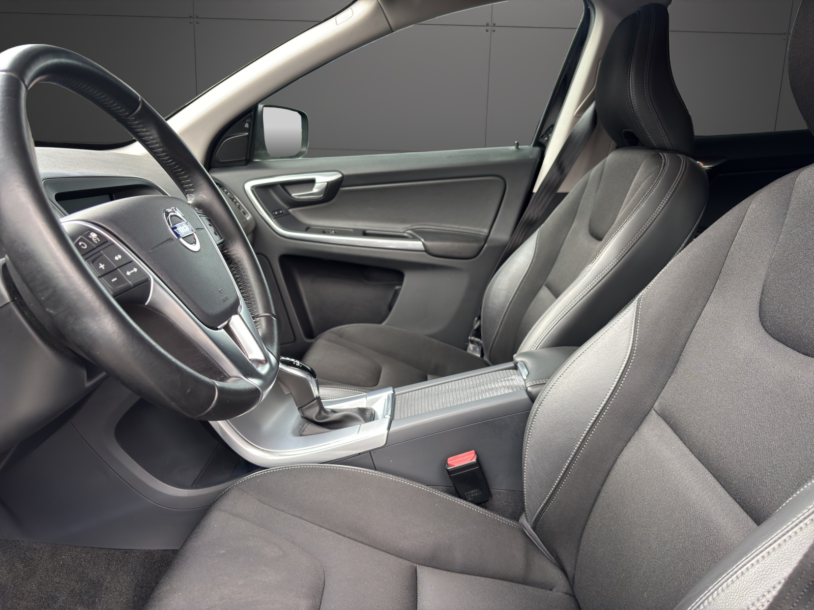 VOLVO XC60 T5 AWD Momentum Geartronic-showroom-element-2
