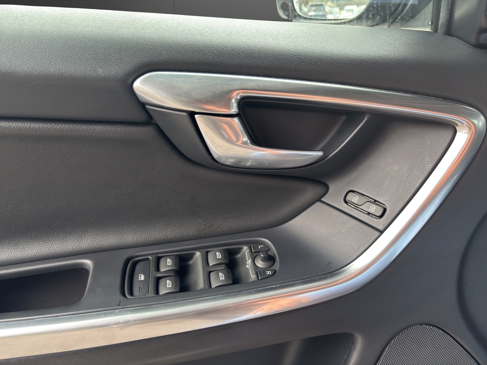 VOLVO XC60 T5 AWD Momentum Geartronic-image-9