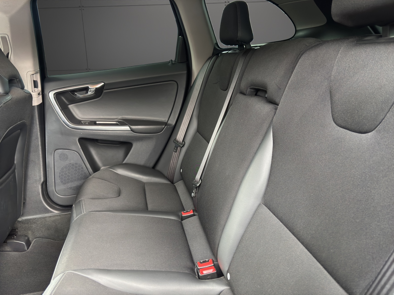 VOLVO XC60 T5 AWD Momentum Geartronic-image-10