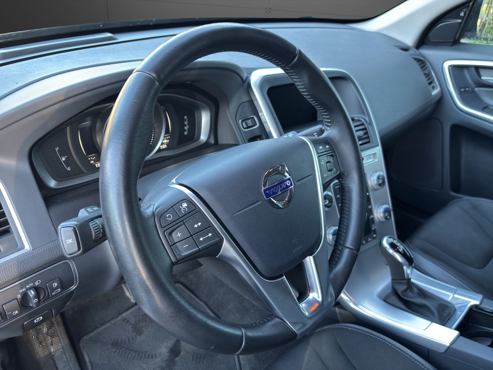VOLVO XC60 T5 AWD Momentum Geartronic-showroom-element-3