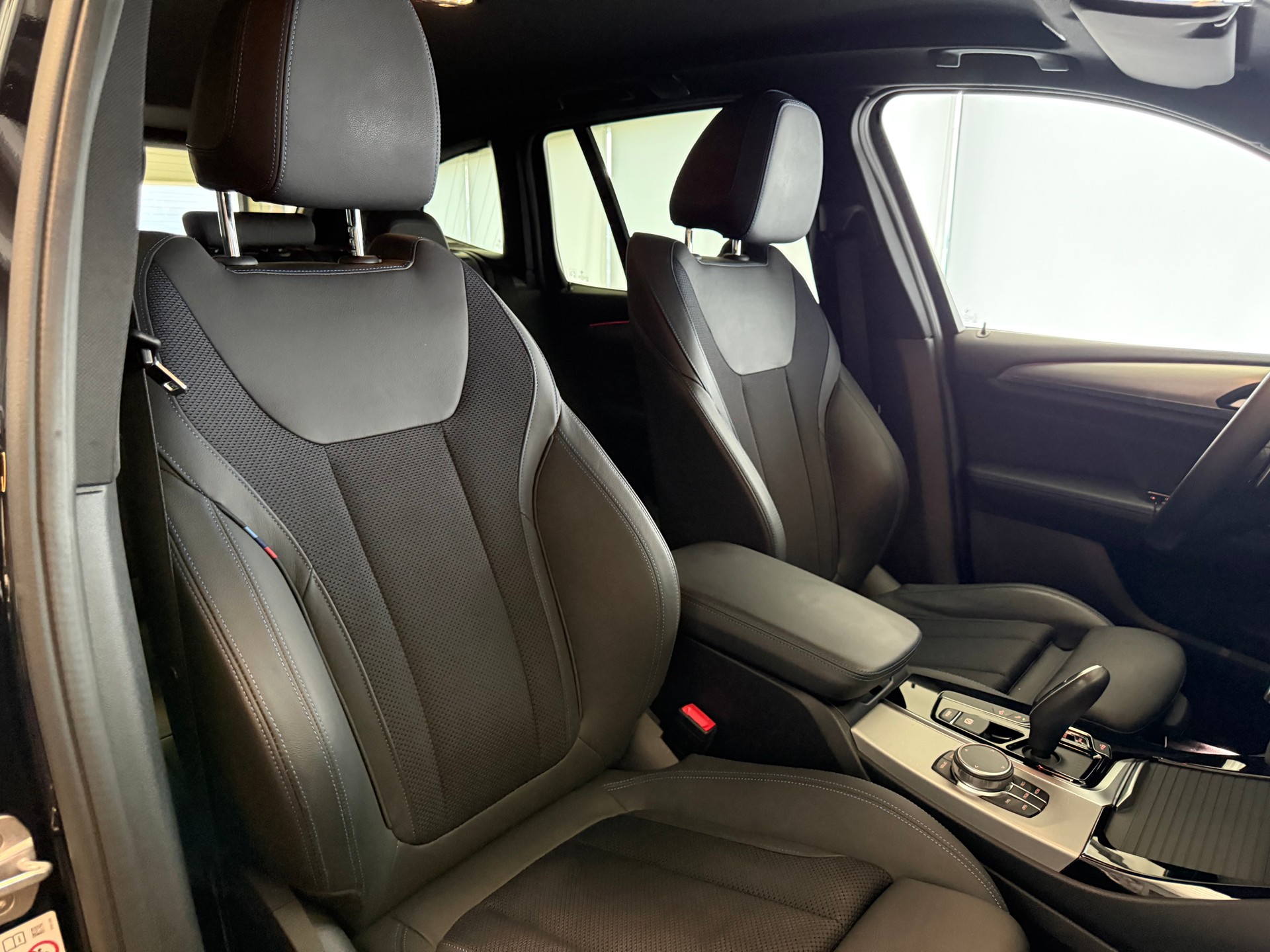 BMW X3 20d xDrive-showroom-element-1