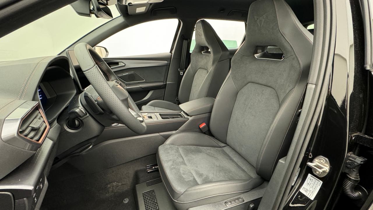 CUPRA LEON ST 1.5 e-HYBRID pHEV VZ Black Edition-image-4