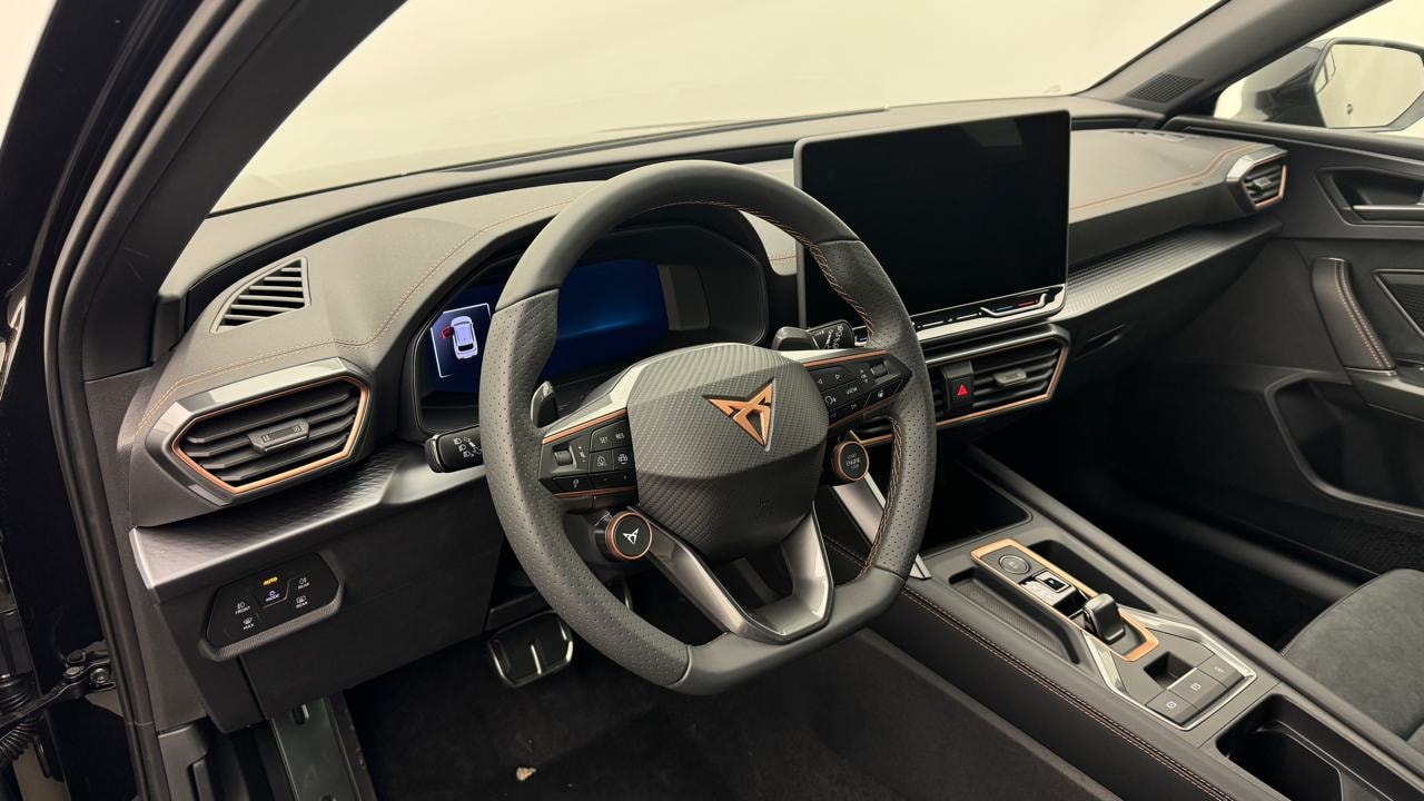CUPRA LEON ST 1.5 e-HYBRID pHEV VZ Black Edition-image-6