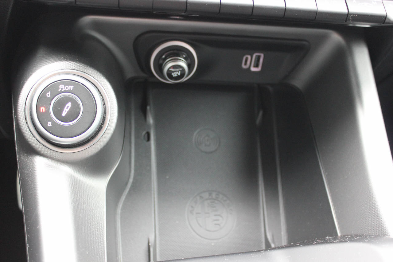 ALFA ROMEO Tonale 1.3 Plug-in Hybrid Veloce Q4 Premium Sky-image-12