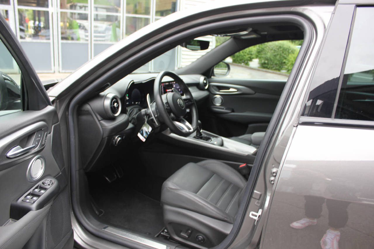 ALFA ROMEO Tonale 1.3 Plug-in Hybrid Veloce Q4 Premium Sky-image-4