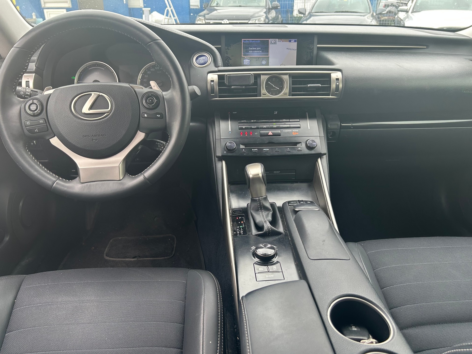 LEXUS IS 300h Automatic-image-6