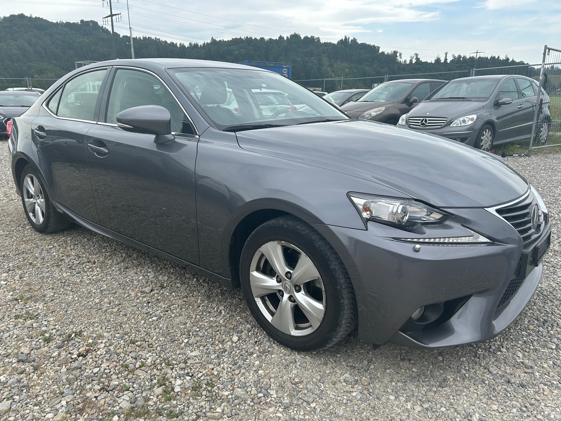 LEXUS IS 300h Automatic-image-2