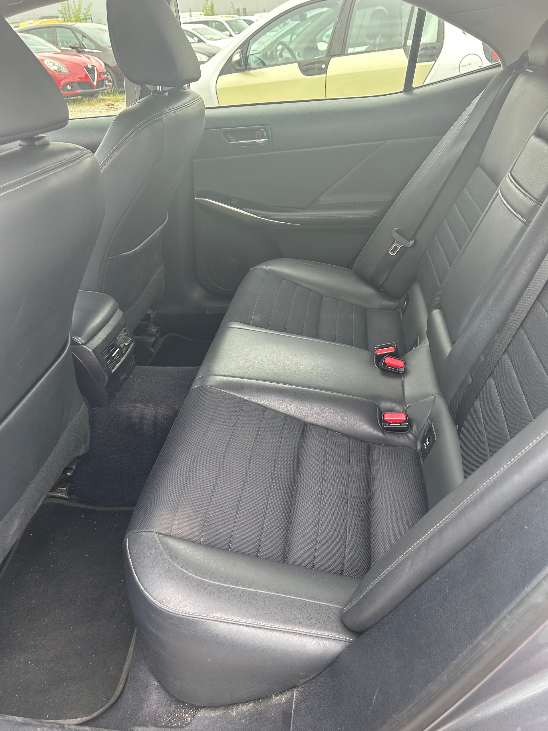 LEXUS IS 300h Automatic-image-11
