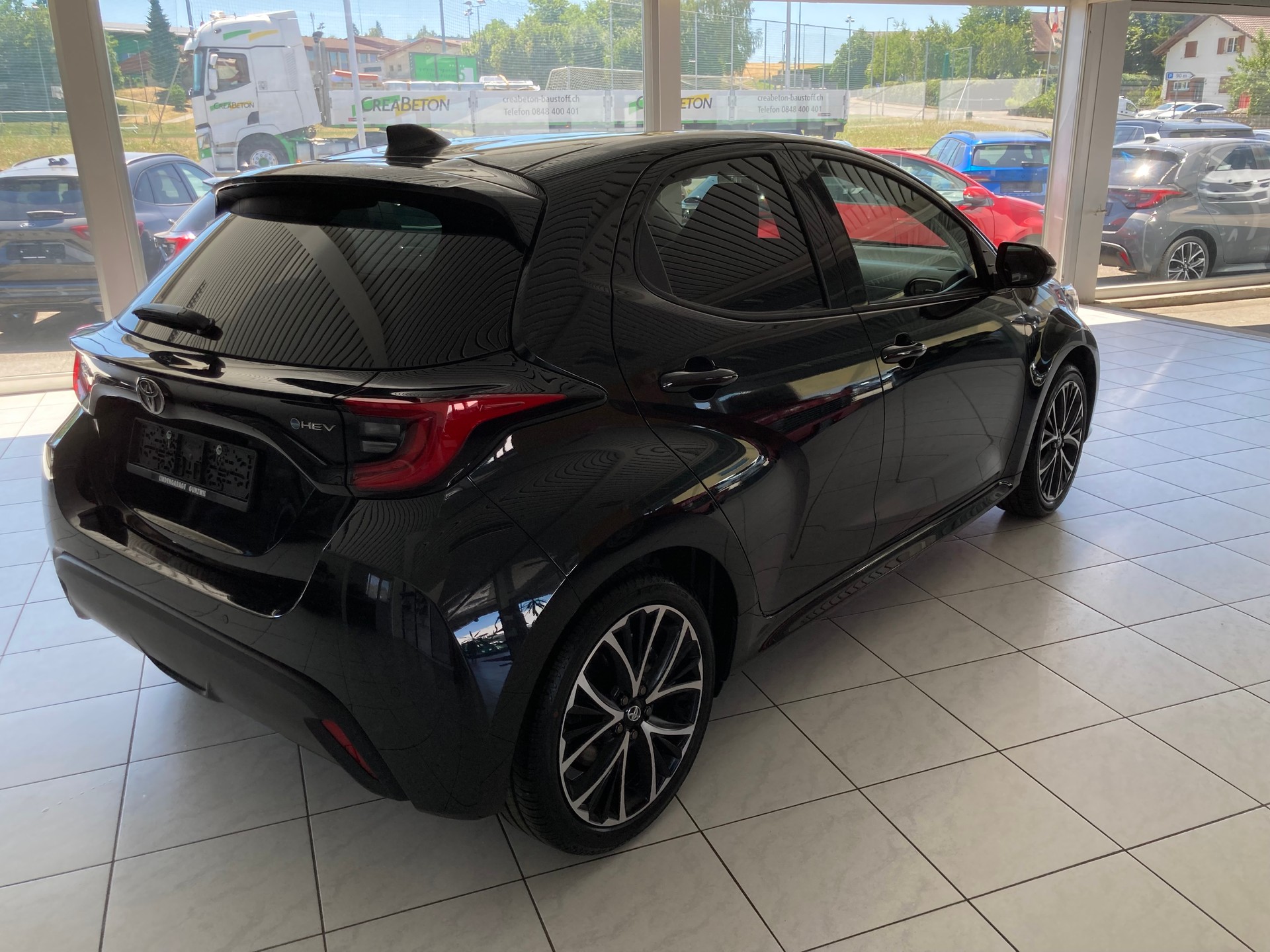 TOYOTA Yaris 1.5 Trend e-CVT-image-4